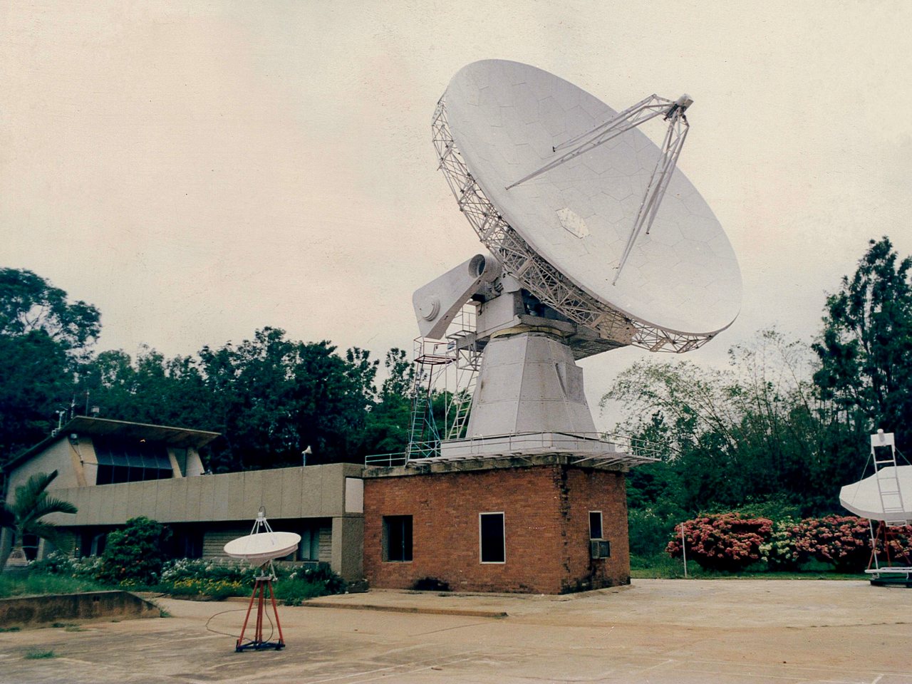 A radio telescope dish at the Raman Research Institute, Bengaluru (file photo)